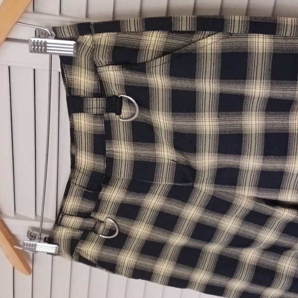 HOT Topic Wide Leg Cropped Cargo Pants, Yellow Black Plaid, Size S - Picture 2 of 10